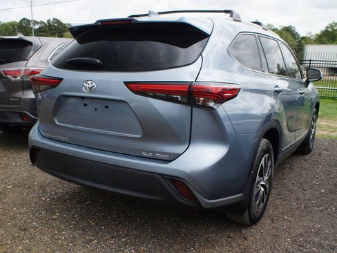 Used 2022 Toyota Highlander XLE image 5