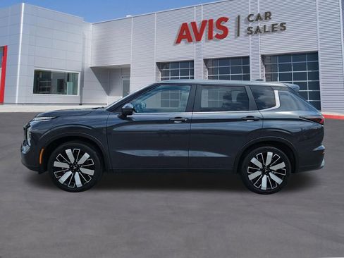 Used 2025 Mitsubishi Outlander SE AWD/4WD image 2