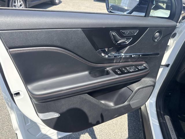 Used 2025 Lincoln Corsair Reserve w/ Equipment Group 202A AWD/4WD image 17