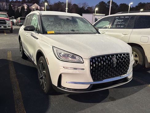 Used 2023 Lincoln Corsair Reserve image 3