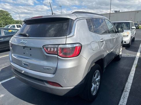 Used 2019 Jeep Compass Latitude w/ Popular Equipment Group AWD/4WD image 3