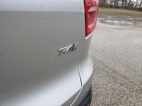 Used 2019 Volvo XC40 T4 Inscription image 19