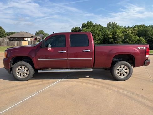 Used 2014 GMC Sierra 2500 Denali AWD/4WD image 2