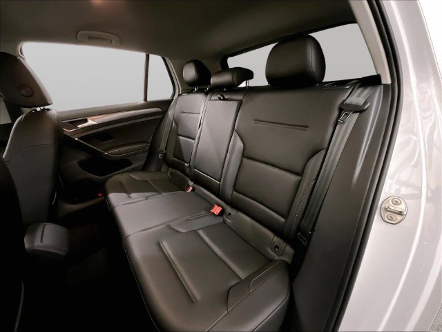Used 2021 Volkswagen Golf 4-Door FWD image 25