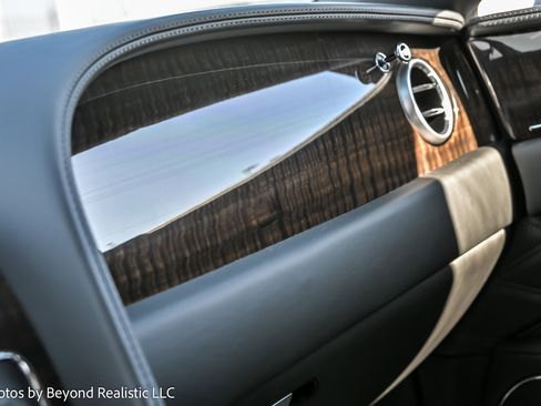 Used 2014 Bentley Flying Spur W12 image 42