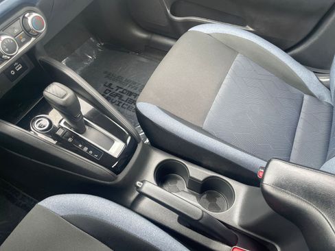 Used 2025 Nissan Versa SV image 41