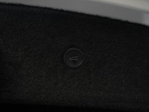 Used 2022 Tesla Model S Plaid image 17