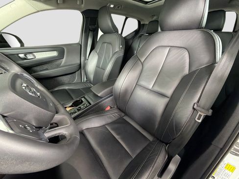 Certified 2023 Volvo XC40 B5 Plus image 21