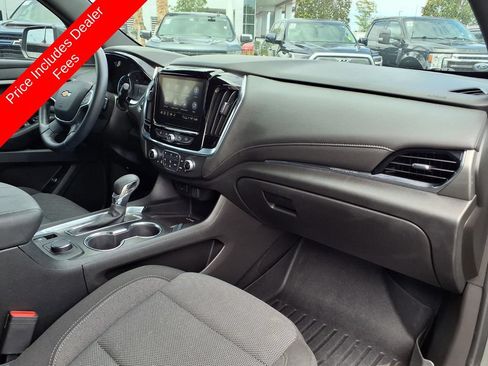 Used 2023 Chevrolet Traverse LT FWD image 10