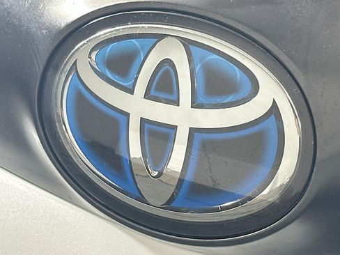 Used 2023 Toyota Sienna XLE FWD image 16