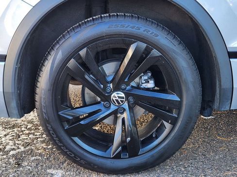 Certified 2024 Volkswagen Tiguan SE R-Line image 15