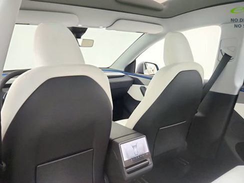 Used 2026 Tesla Model Y AWD image 40