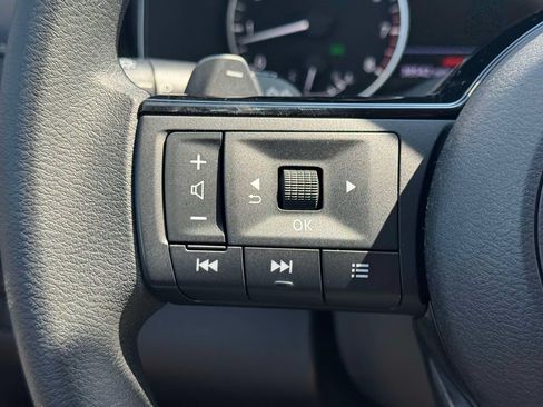 Used 2022 Nissan Pathfinder S AWD/4WD image 19