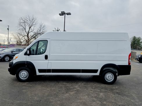 Used 2025 RAM ProMaster 2500 w/ Convenience Group image 10