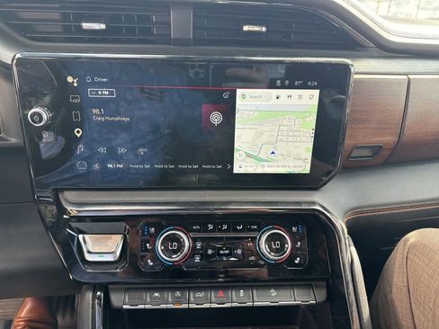 Used 2022 GMC Sierra 1500 AT4 w/ AT4 Preferred Package image 9