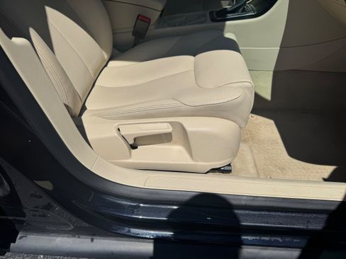 Used 2010 Volkswagen Passat Komfort image 24