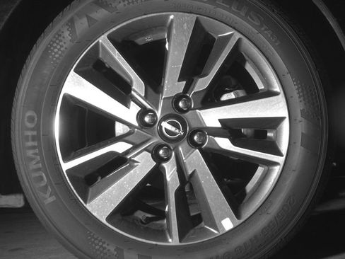 Used 2025 Nissan Versa SV FWD image 13