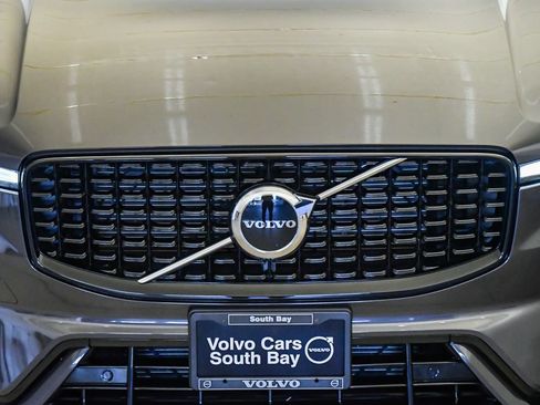 Certified 2025 Volvo XC60 B5 Core AWD/4WD image 8