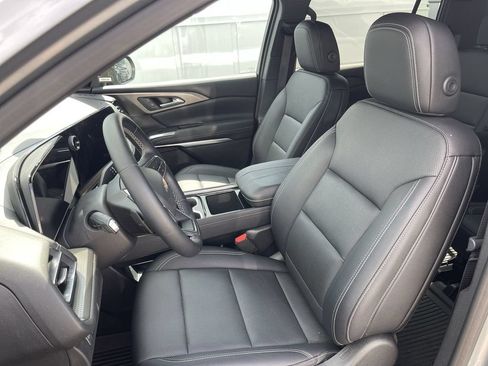 Used 2025 Chevrolet Traverse LT w/ Driver Confidence Package AWD/4WD image 7