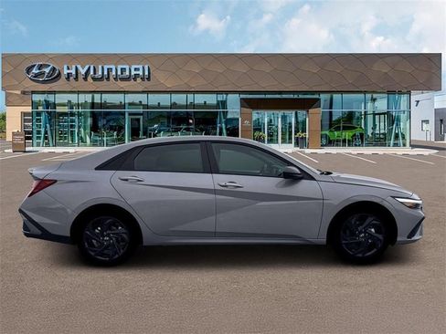Used 2026 Hyundai Elantra Sport FWD image 9