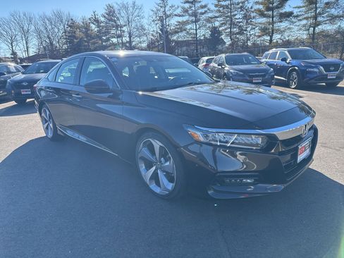 Used 2018 Honda Accord Touring image 3