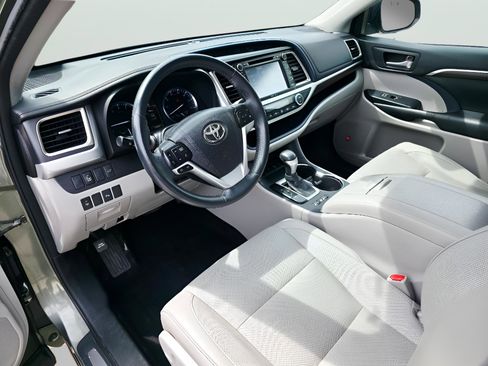 Used 2015 Toyota Highlander Limited AWD/4WD image 10