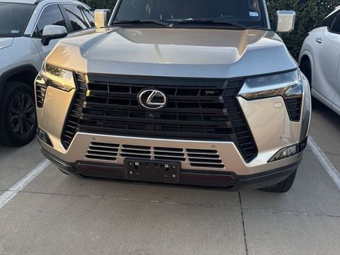 Used 2025 Lexus GX 550 w/ Accessory Package (Z1) image 5