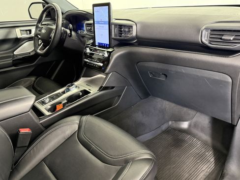 Certified 2022 Ford Explorer ST w/ Equipment Group 401A image 9
