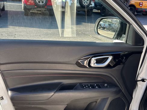 Used 2023 Jeep Compass Trailhawk image 7