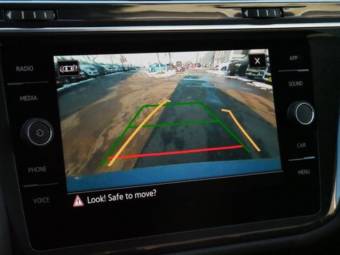 Used 2022 Volkswagen Tiguan SE image 30