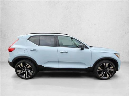 Used 2026 Volvo XC40 B5 Ultra w/ Climate Package image 4