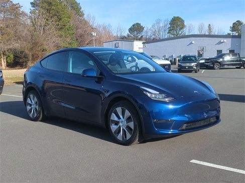 Used 2022 Tesla Model Y Long Range image 15