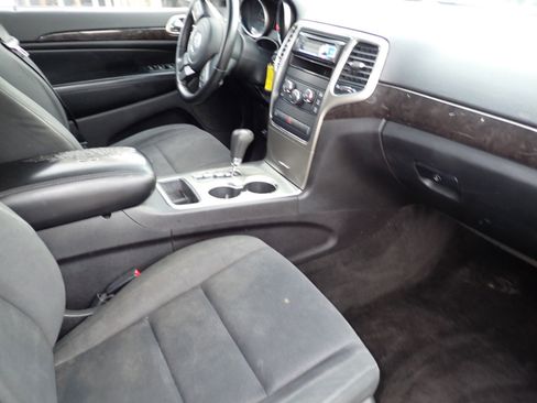 Used 2012 Jeep Grand Cherokee Laredo w/ Laredo E Group image 28