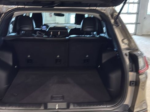 Used 2019 Jeep Cherokee Limited image 17