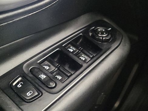 Used 2023 Jeep Renegade Latitude AWD/4WD image 27