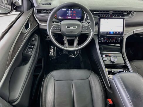 Used 2023 Jeep Grand Cherokee Limited AWD/4WD image 23