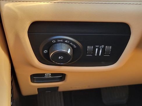 Used 2023 Jeep Grand Cherokee L Summit AWD/4WD image 16