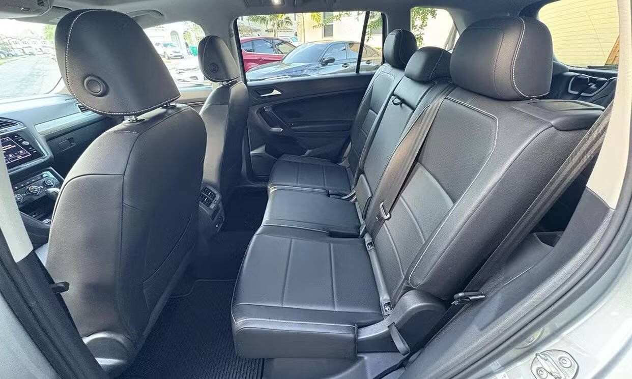 Used 2021 Volkswagen Tiguan SE w/ Panoramic Sunroof Package FWD image 12