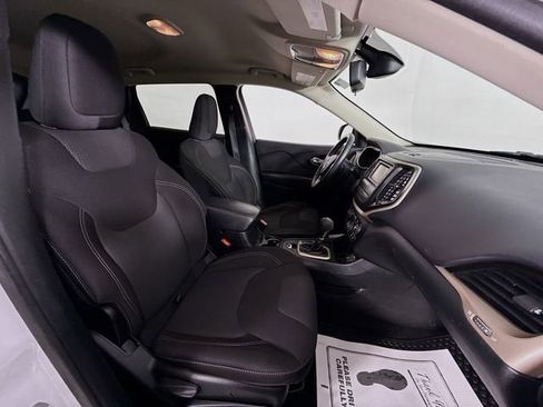 Used 2015 Jeep Cherokee Latitude w/ Cold Weather Group image 26