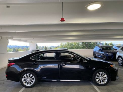 Used 2015 Lexus ES 300h w/ Navigation System Package FWD image 6
