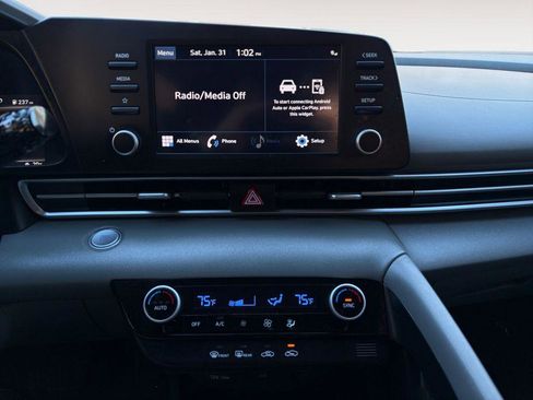 Used 2021 Hyundai Elantra SEL image 12