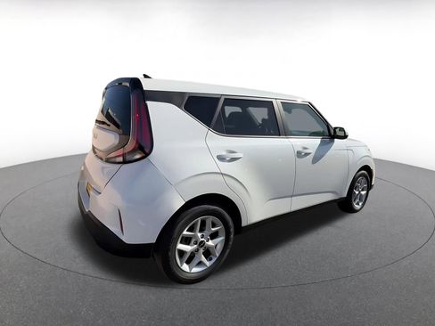 Used 2025 Kia Soul LX w/ LX Technology Package FWD image 15