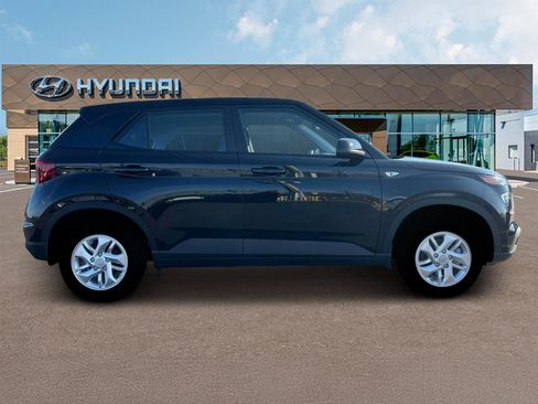 New 2025 Hyundai Venue SE image 9