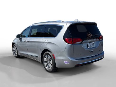 Used 2018 Chrysler Pacifica Limited w/ Advanced Safetytec Group FWD image 3