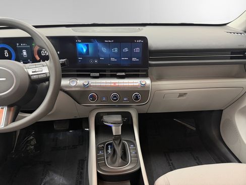 Used 2024 Hyundai Kona SE AWD/4WD image 11