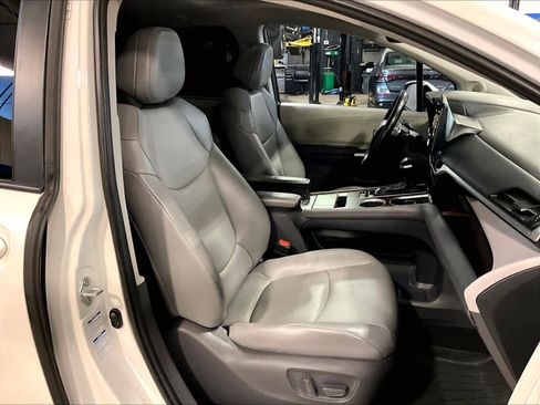 Used 2021 Toyota Sienna XLE w/ XLE Plus Package AWD/4WD image 11