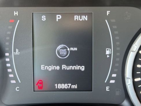Used 2023 Jeep Renegade Latitude AWD/4WD image 18