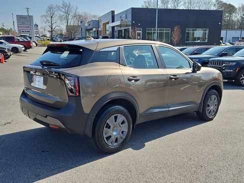 Used 2025 Nissan Kicks S image 9