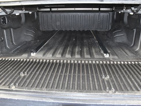 Used 2017 Nissan Titan SL AWD/4WD image 56
