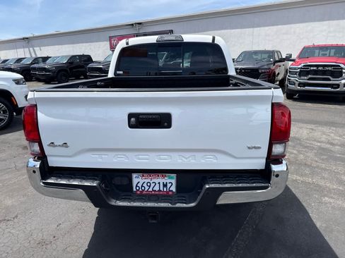 Used 2018 Toyota Tacoma SR5 AWD/4WD image 16